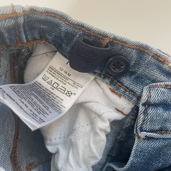 Old Navy Skinny Karate Distressed Jeans for Toddler Boys - Picture 4 of 5